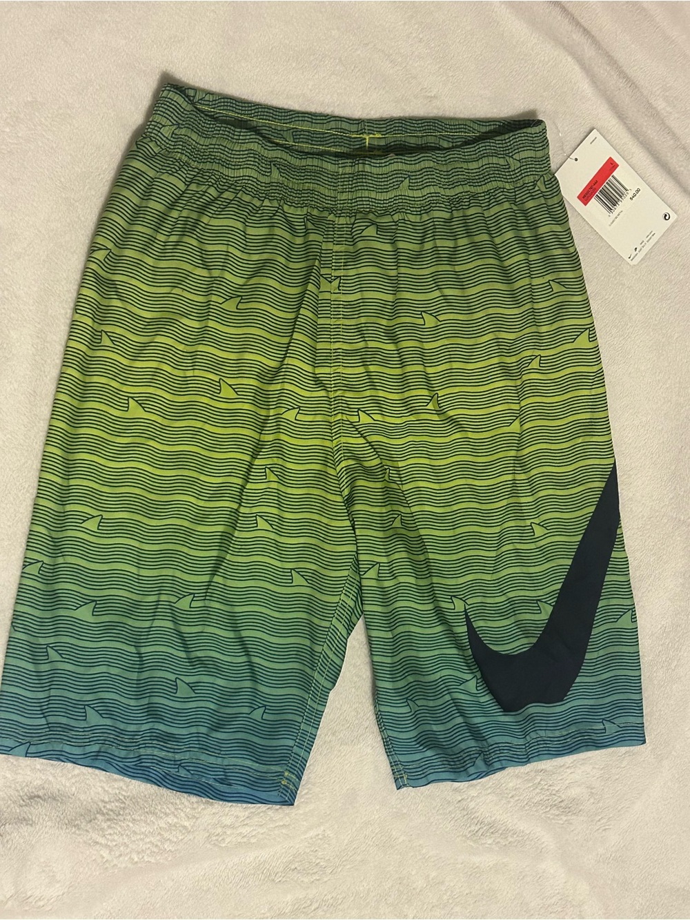 Nike Boys L Large NWT Shark Stripe Breaker 8" Volley Swim Trunks Shorts Green